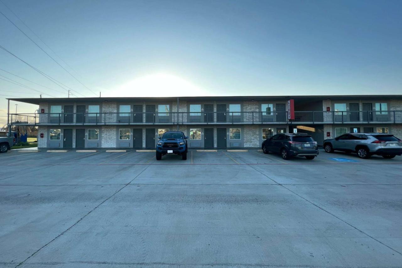 Super 8 By Wyndham Sulphur South Exterior photo